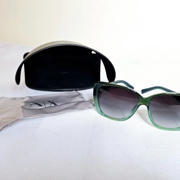 Armani Exchange brand " The Emerald Eye Beauty" Oversized sunglasses. - Picture 9 of 9